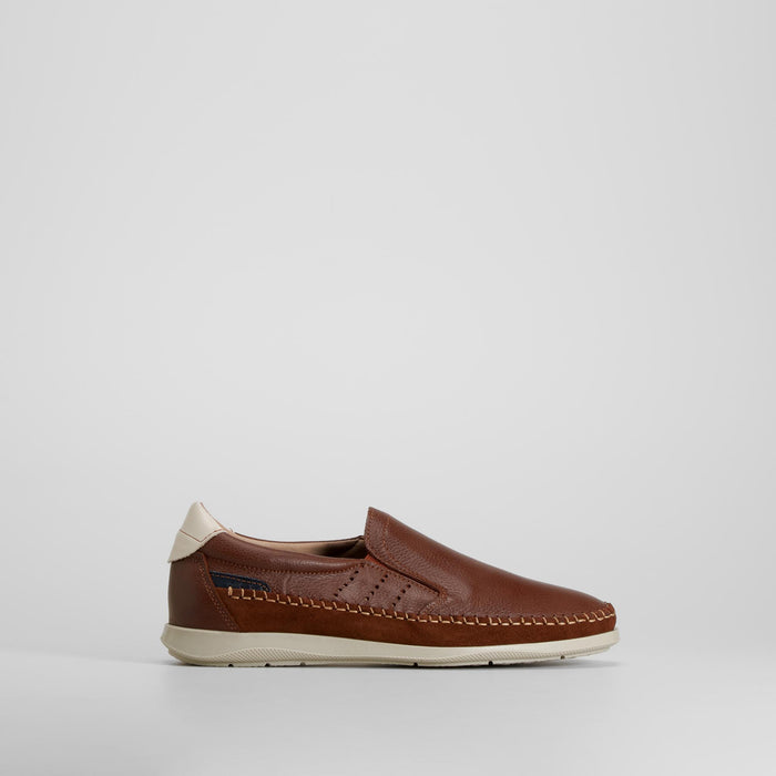 MocasΓn slip-on piel marrΓ³n COMFEET