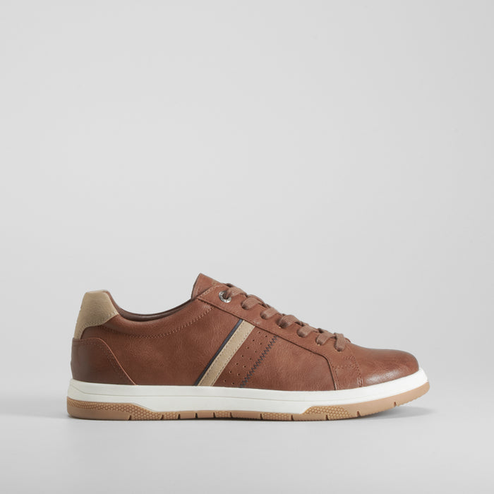 Zapatilla casual marrón detalles beige COMFEET